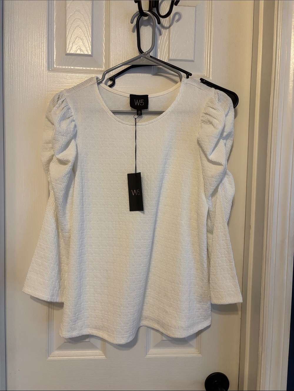 W5 White Puff-Sleeve Long Sleeve Knit Top